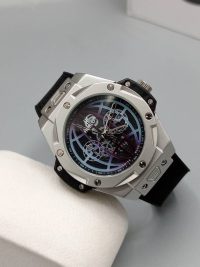 Hublot Classic Unisex Wristwatch: Unparalleled Luxury and Precision - Image 4