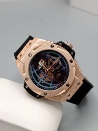 Hublot Classic Unisex Wristwatch: Unparalleled Luxury and Precision - Image 2