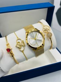 Gold 4 In 1 women Wristwatch with amazing bracelets