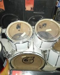 Pearl Drum Set